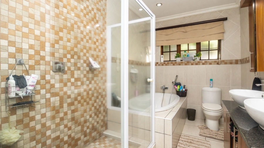 5 Bedroom Property for Sale in Protea Park North West